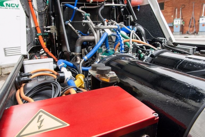 3062530_xe_quet_duong_hybrid_02