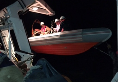 cuu-song-hai-ngu-dan-bi-song-danh-chim-tau-1