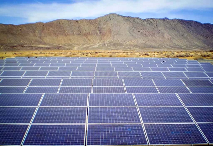 solar-farm-mountains-cc-BlackRockSolar-2008-big