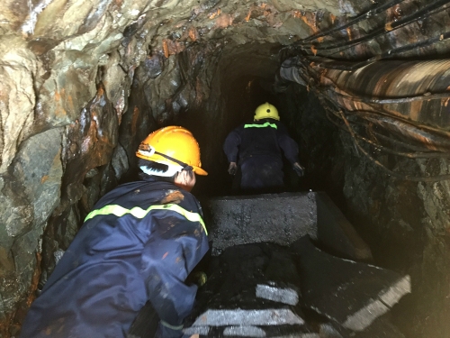 tim-thay-thi-the-mot-cong-nhan-trong-ham-than-bi-s