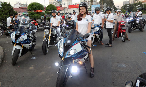 moto-bmw-tu-hoi-o-trung-tam-sai-gon