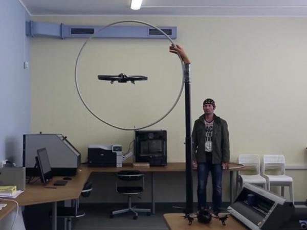 may-bay-dieu-khien-bang-y-nghi