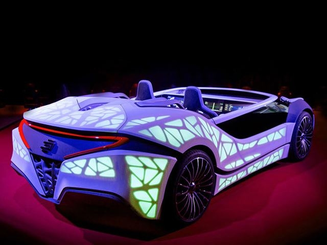 Xe-cua-ban-se-hanh-dong-nhu-mot-nguoi-phu-ta-01