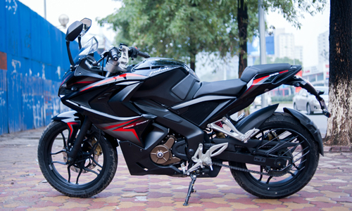 Bajaj Pulsar RS200 đời 2016 đầu tiền về Việt Nam. Ảnh: Lương Dũng.