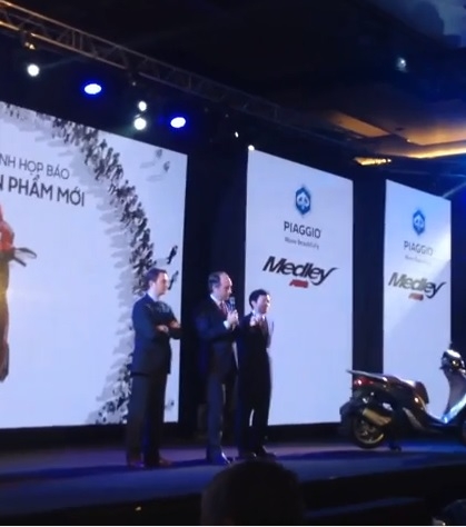 tiet-lo-ve-ty-le-noi-dia-hoa-cua-chiec-xe-piaggio-