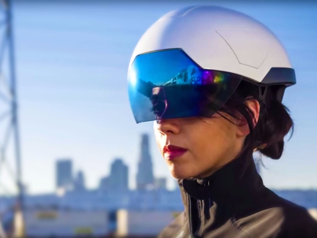 mu-bao-hiem-thong-minh-bien-cong-nhan-thanh-sieu-n