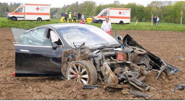 tesla-model-s-accident-germany-1-1462930636173-cro