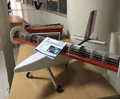 sinh-vien-che-tao-may-bay-phun-thuoc-tru-sau-xa-ph