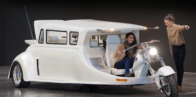 3787128_white-harley-limo-2