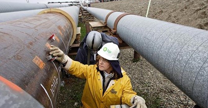 102285449-prudhoe-bay-oil-pipeline530x298_gnyk