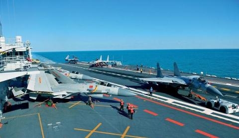 bi-mat-tren-tau-san-bay-moi-cua-trung-quoc_8101463