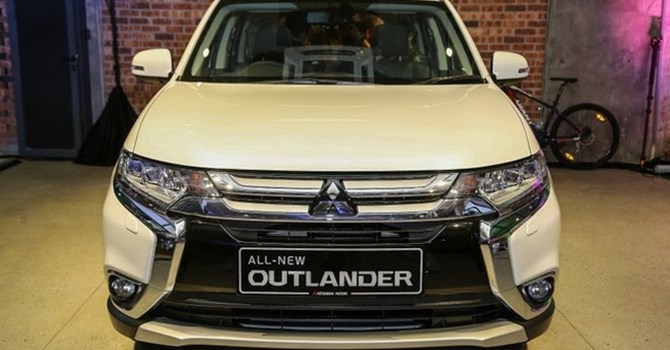 mitsubishi-up-mo-viec-ra-mat-outlander-2016-tai-vi