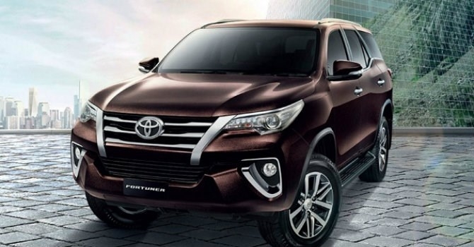 2017-toyota-fortuner-3_xfna