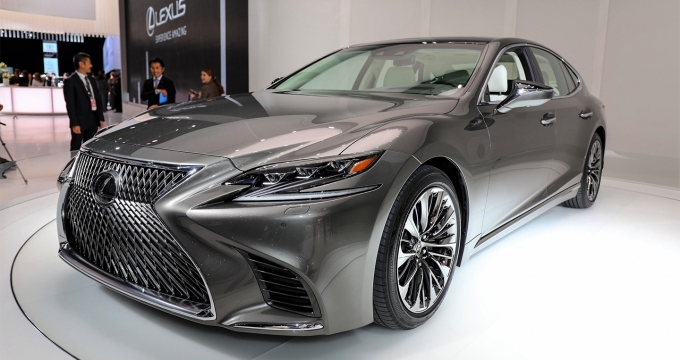 2018-lexus-ls-detroit-2017-4