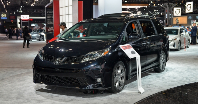 toyota-sienna-2018-1
