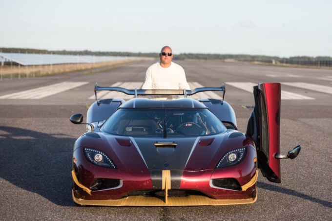 xedoisong_koenigsegg_agera_rs_0_400_0_danh_bai_bug