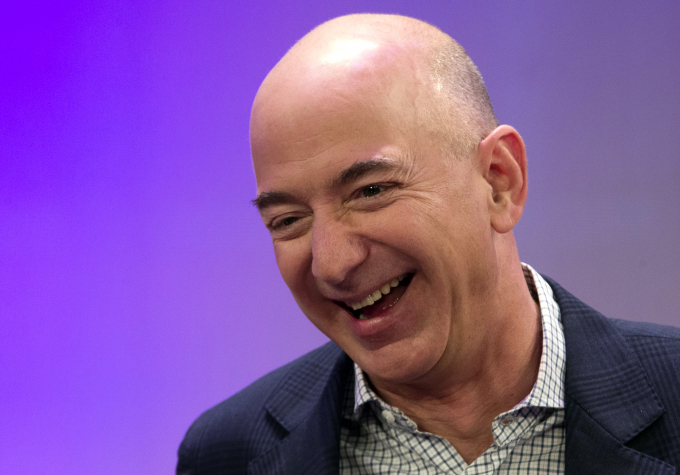 104534065-RTR4GFX8-jeff-bezos