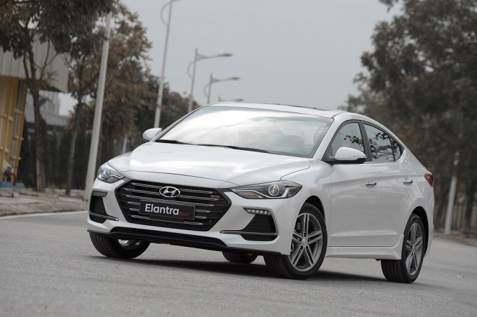 elantra_sport_2_lues