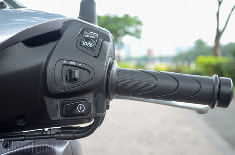 nhung-thoi-quen-lam-hai-xe-tay-ga_thanhnien-5_ogrt