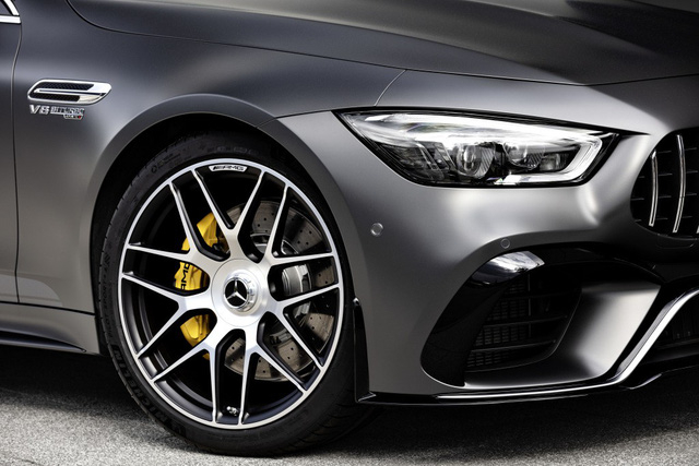 18c037023-1525779628063180958786