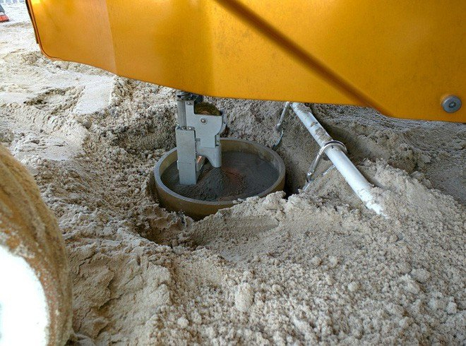 robot-khoan-vao-be-mat