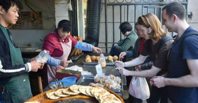 Dân Trung Quốc quay lưng với tiền mặt