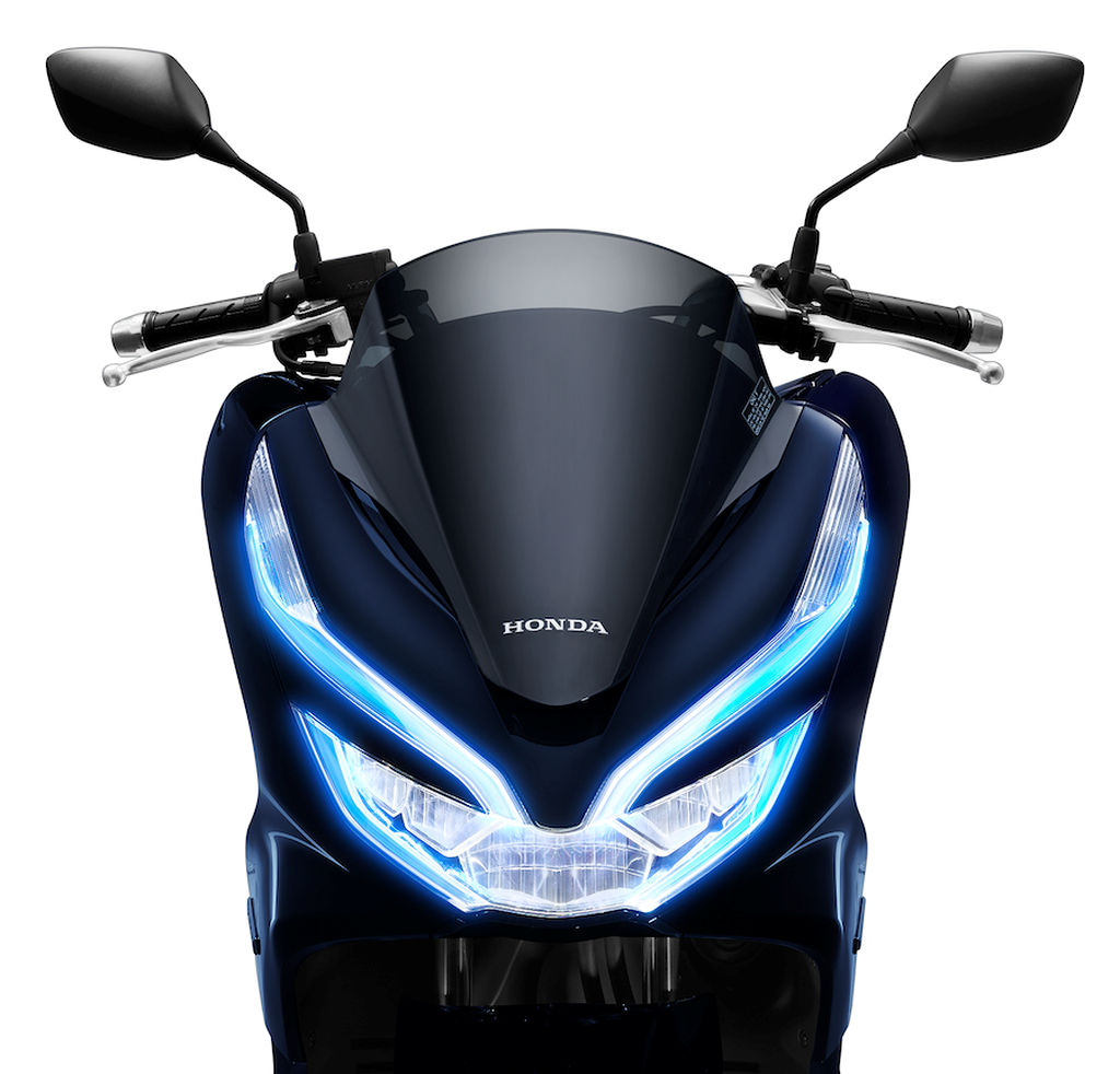 6_honda_pcx_hybrid_den_dinh_vi_tren_cum_den_truoc_