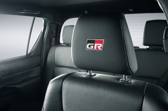xedoisong_toyota_hilux_gr_sport_3_gxzw