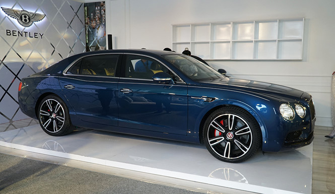 bentleycontinentalflyingspurv8s2_knwv