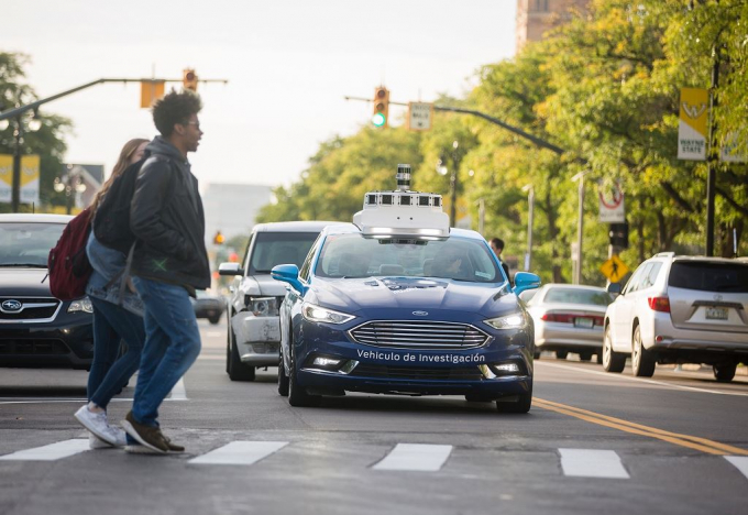 xedoisong_denthongminh_xetulai_ford_3_tszy