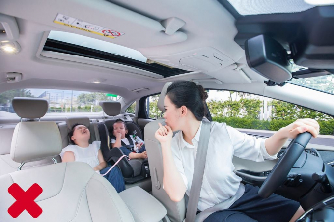 xedoisong_ford_khongnhantinkhilaixe_4_yxqx