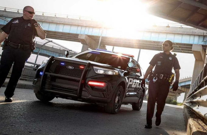 xedoisong_ford_explorer_police_nterceptor_utility_