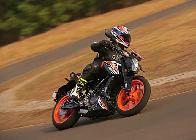 dat-hang-KTM-125-Duke-2019-tang-gia-ban-2-15543870