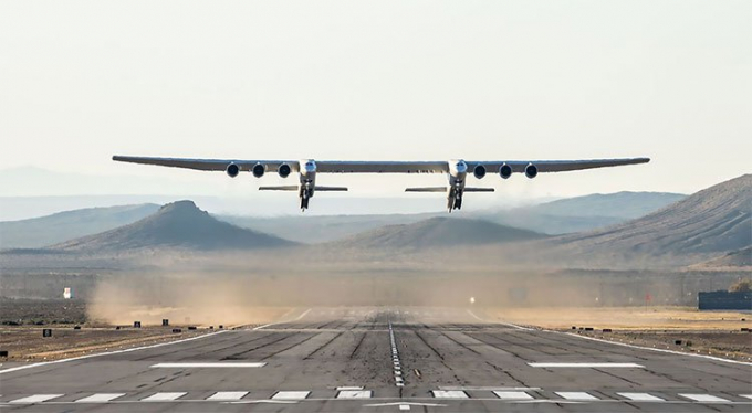 may-bay-Stratolaunch