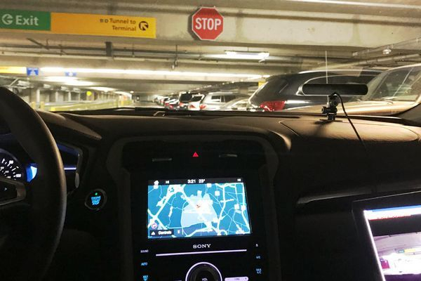 kham-pha-bai-dau-xe-tu-dong-tai-san-bay-maryland