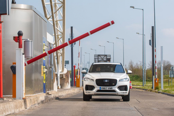 xedoisong_jaguar_landrover_thuphitudong_1_gmsq