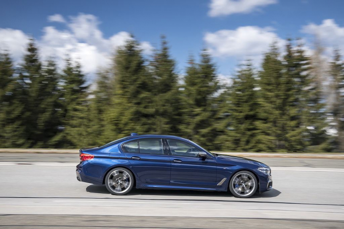xedoisong_bmw_m550i_xdrive_3_tvpx