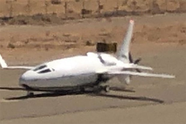 My-He-lo-hinh-anh-may-bay-hinh-vien-dan-toi-mat-ch