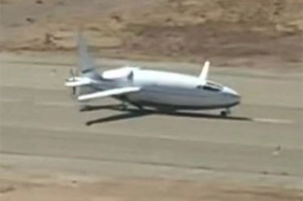 My-He-lo-hinh-anh-may-bay-hinh-vien-dan-toi-mat-ch