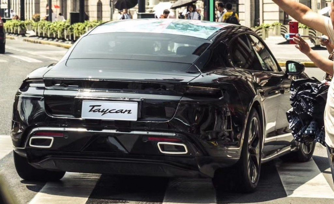 xedoisong_porsche_taycan_2_nxvw