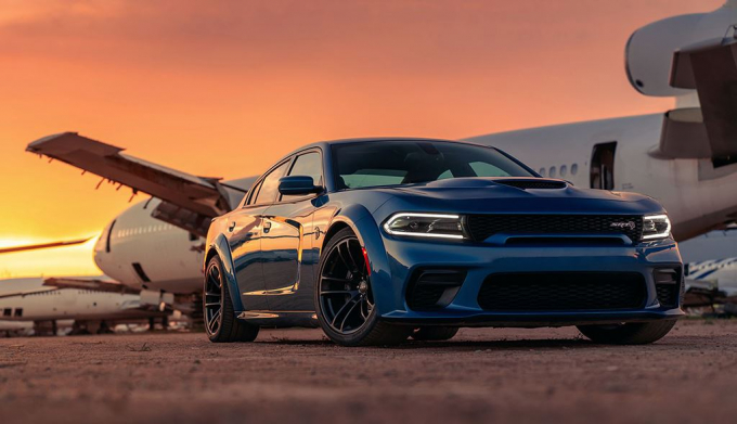 xedoisong_cheap_super_sedan_dodge_charger_srt_hell