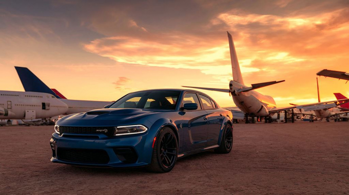 xedoisong_cheap_super_sedan_dodge_charger_srt_hell