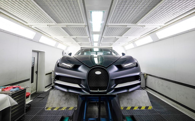 xedoisong_xuat_xuong_sieu_xe_200th_bugatti_chiron_
