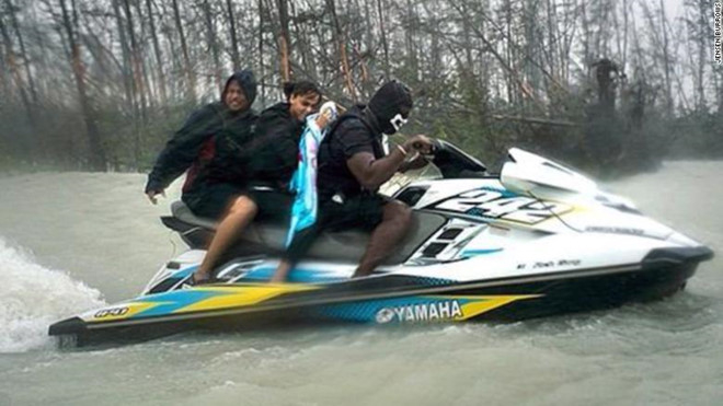 190907142549jetskiersrescuetrappedpeoplebahamasdor