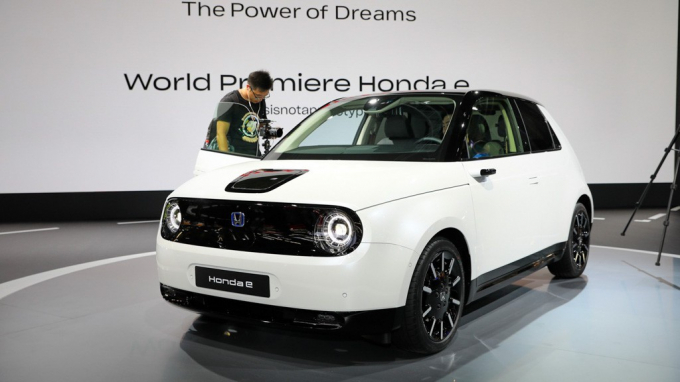 xedoisong_honda_e_cong_bo_gia_ban_40_poar