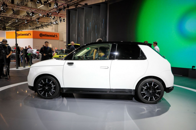 xedoisong_honda_e_cong_bo_gia_ban_41_ptym