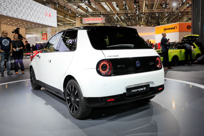 xedoisong_honda_e_cong_bo_gia_ban_42_gari