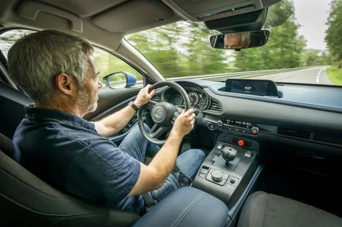 xedoisong_mazda_cx_30_3_zujy