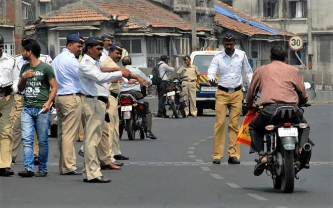 Policefinewrongsidedriving