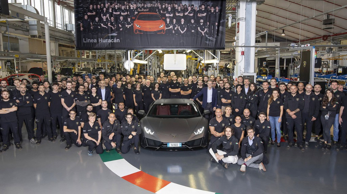 xedoisong_doanh_so_lamborghini_huracan_vuot_tong_s